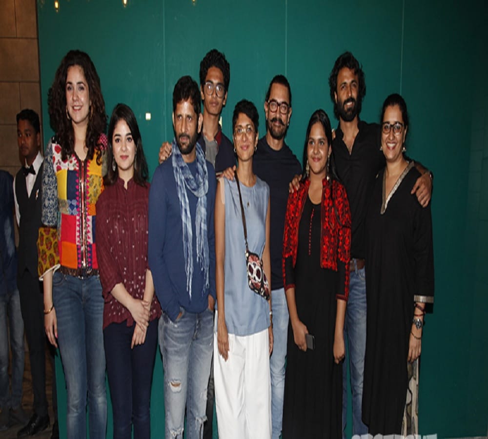 film secret superstar success party by aamir khan, all cast are looking so beautiful