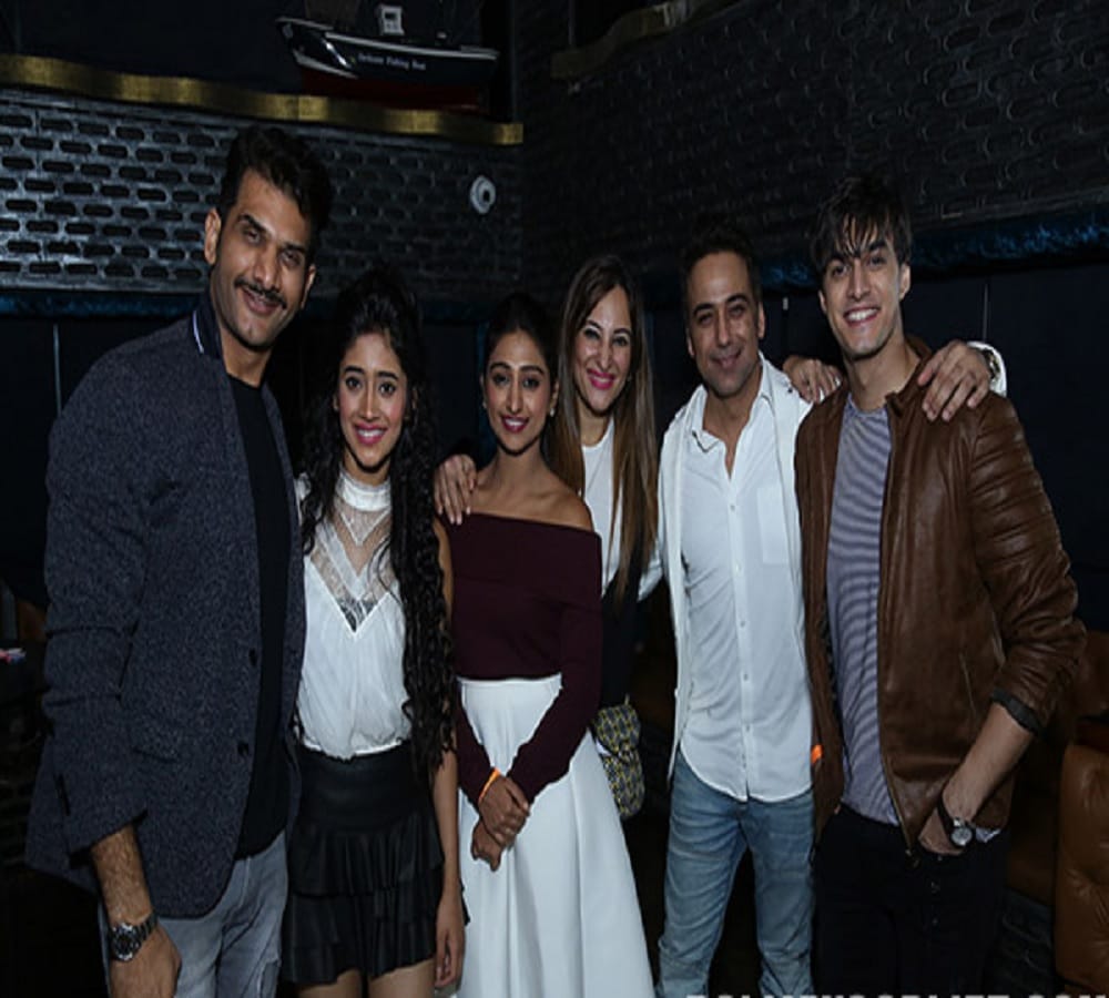tv actress Shivangi Joshi looking too hot in her boyfriend's birthday party