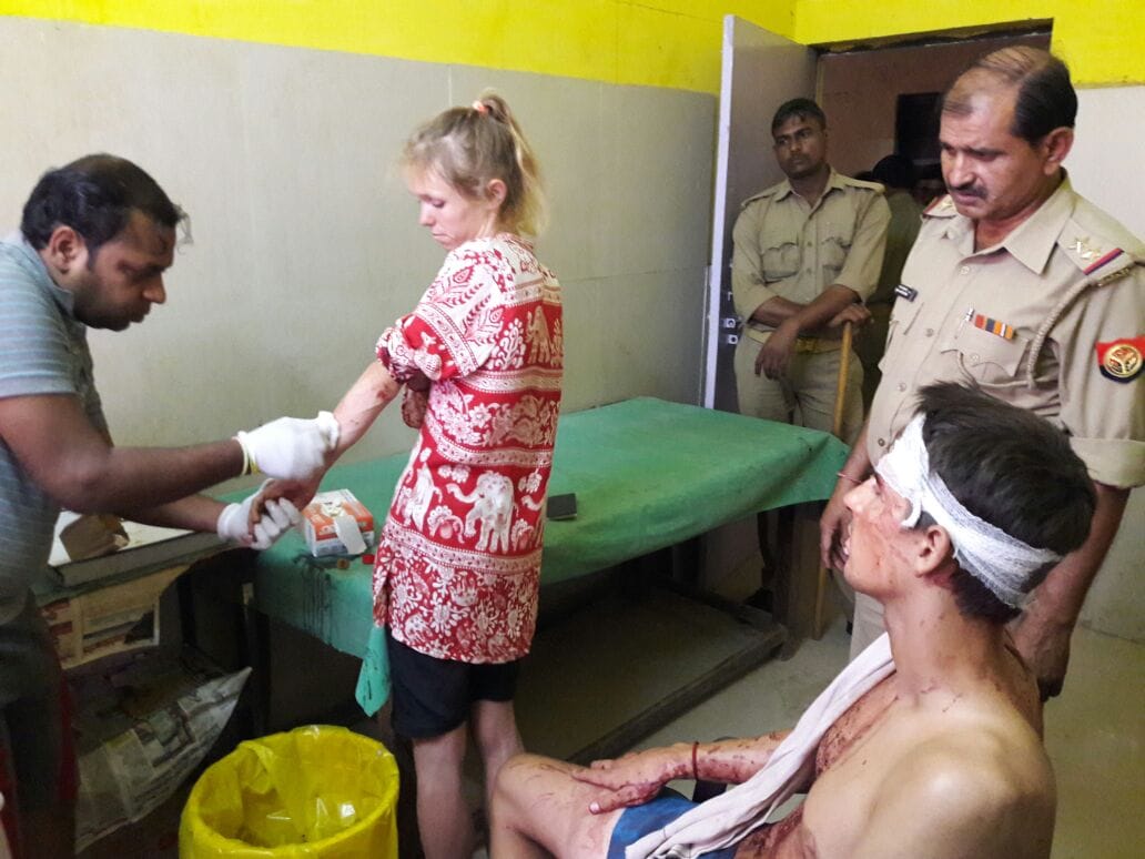up police gift for swiss tourist attacked in agra 