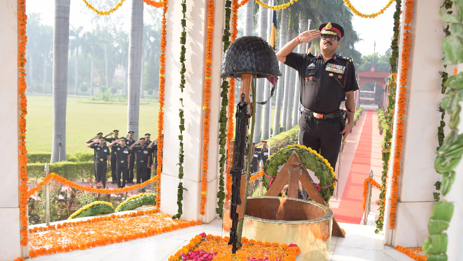 Tribute to martyrs on Infantry Day