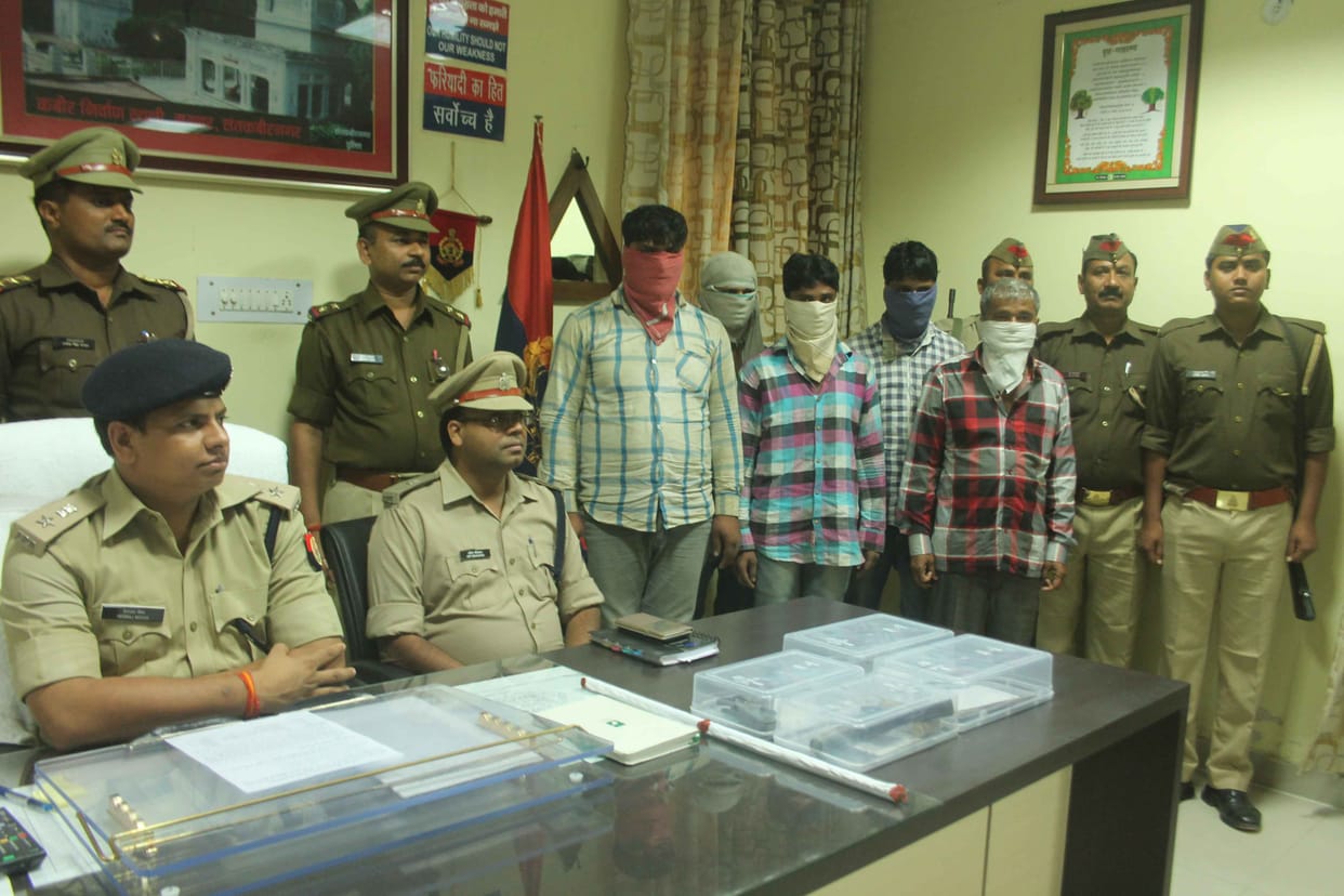 5 arrested in attacking on police