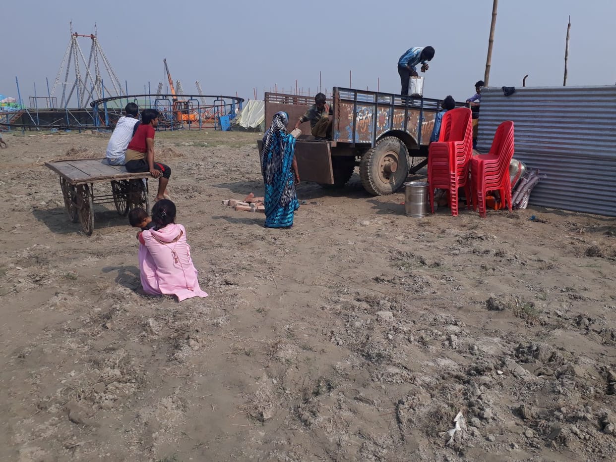 गंगा का जलस्तर बढ़ा, घाट बनाने का काम रोका