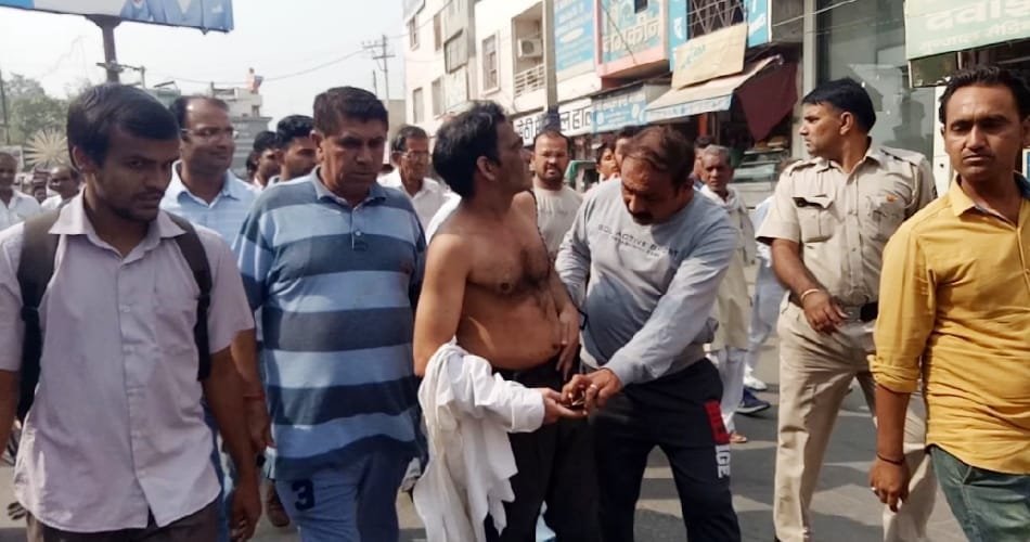 Doctor beaten by people in fatehabad, crime news