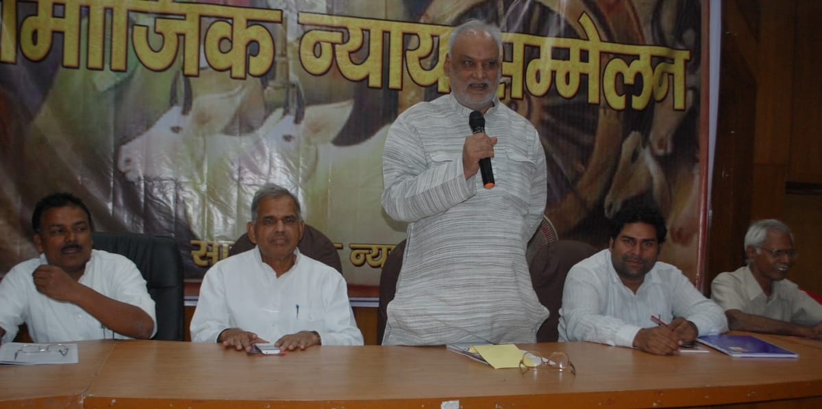 आरक्षण समाप्त करने के लिए कुचक्र रच रही केंद्र सरकार