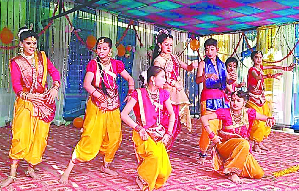 ...मैया यशौदा ये तेरा कन्हैया पर झूमे छात्र