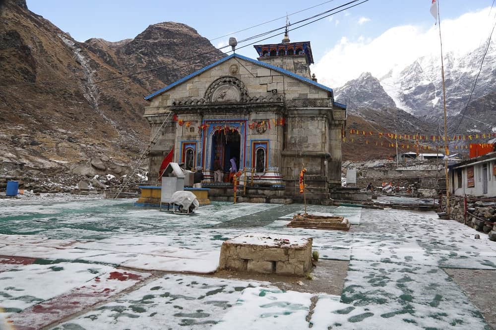 first snowfall in kedarnath dham campus
