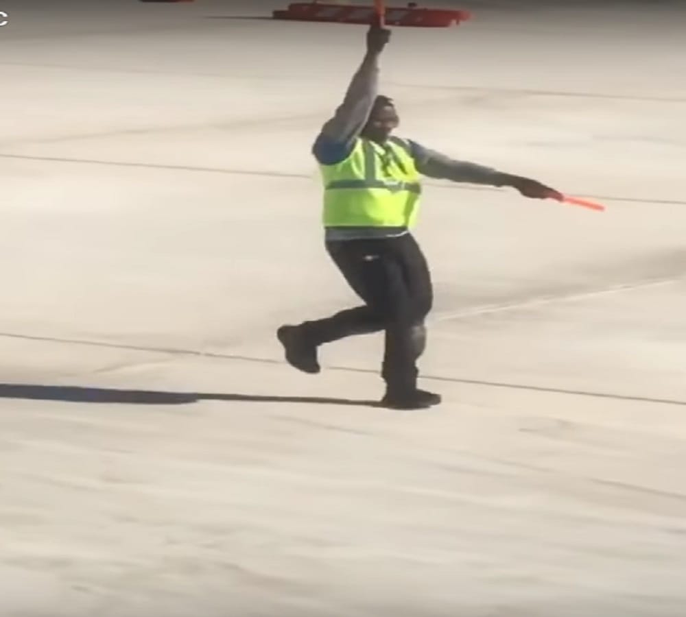 airport worker spotted dancing during Boarding Process video being viral