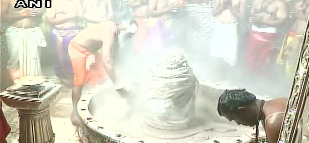 see in pictures Mahakal bhasm aarti performed at Ujjain Mahakaleshwar Temple