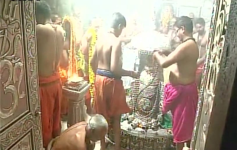 see in pictures Mahakal bhasm aarti performed at Ujjain Mahakaleshwar Temple