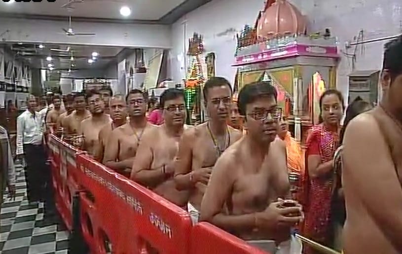 see in pictures Mahakal bhasm aarti performed at Ujjain Mahakaleshwar Temple