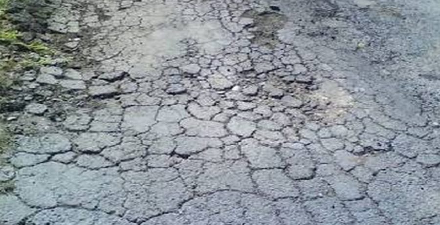 दो माह में ही उखड़ गई धंगोटा उखली सड़क मार्ग की टारिंग