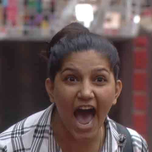 bigg boss 11 sapna aget angry and show red face to this member