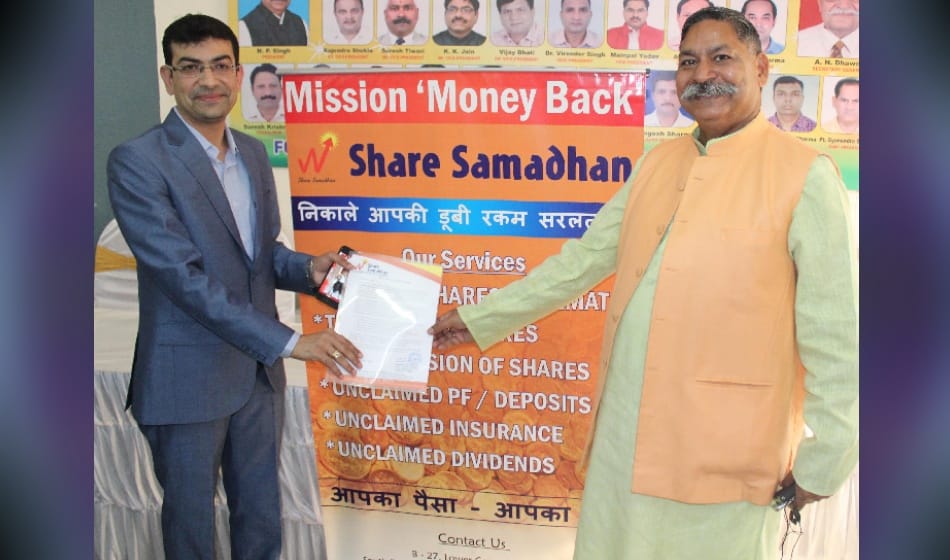 fonrwa shook hand with share samadhan