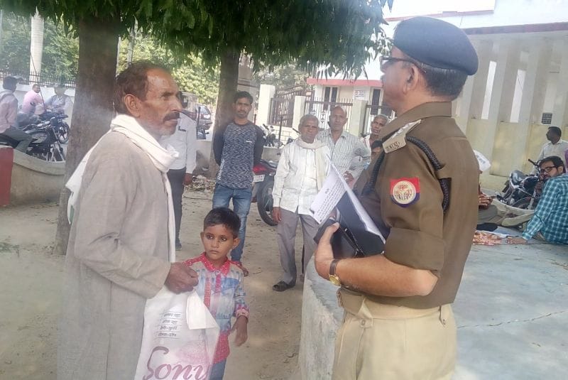 बच्चों के साथ एसपी कार्यालय आत्महत्या करने पहुंचा पीड़ित