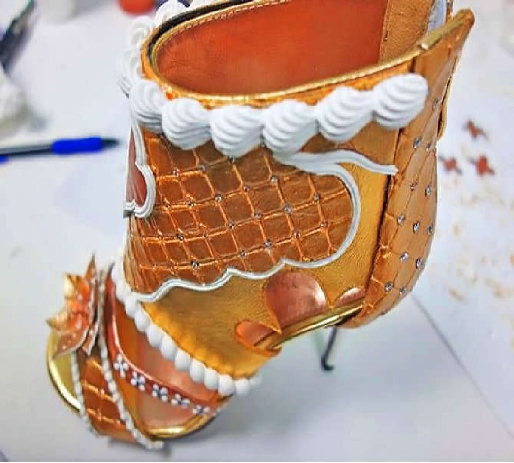 This is the worlds most expensive sandal and the price is hundred crores rupees