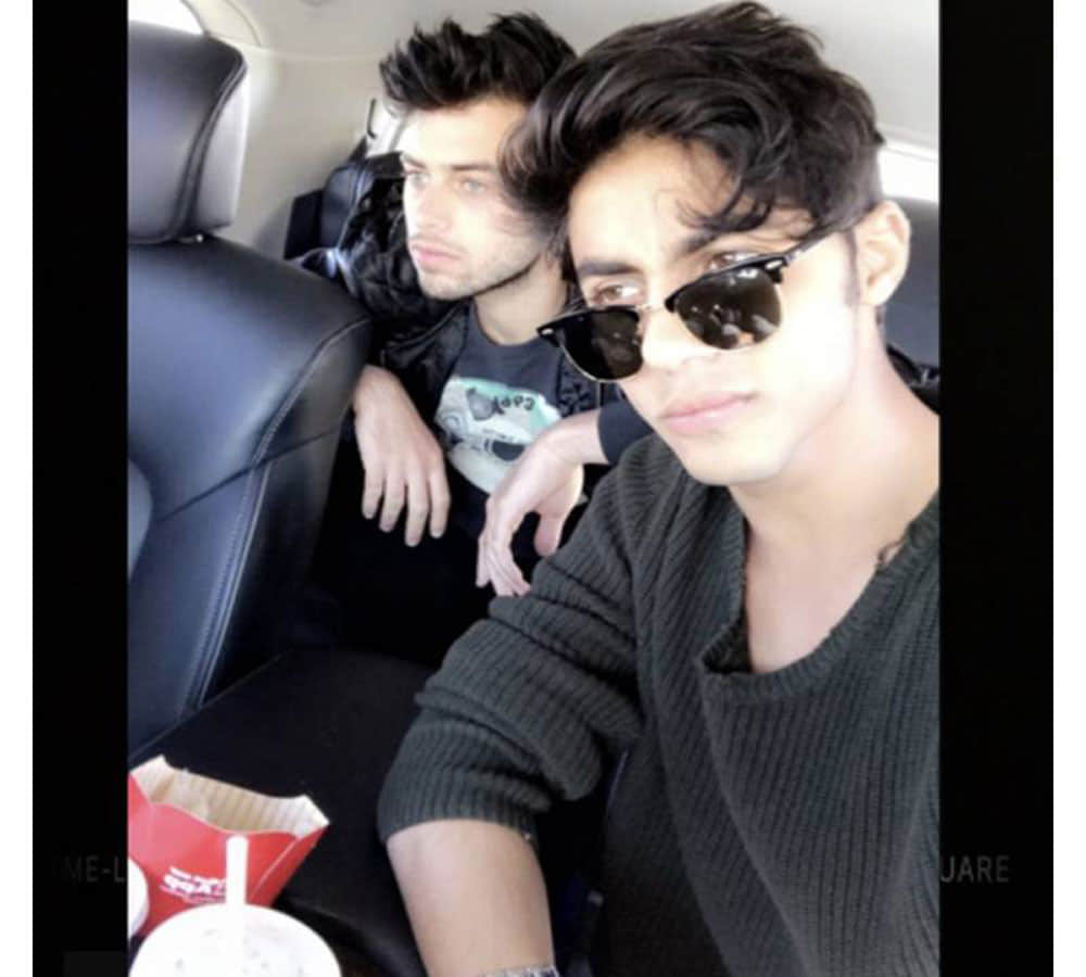 navya naveli nanda comment on shahrukh khan son aryan khan photo