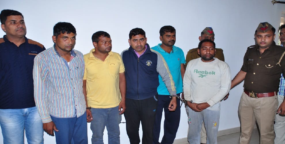 Five arrested for wearing police uniforms, arms recovered