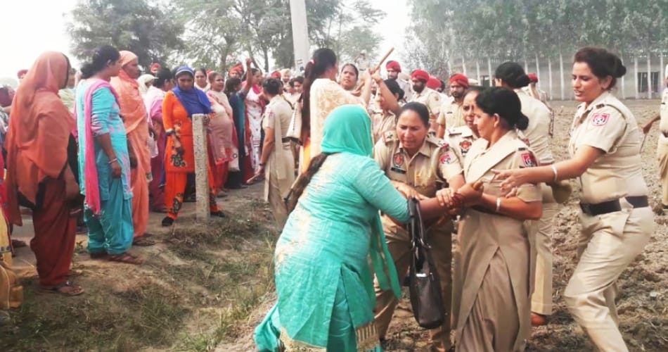 Lathi charge on workers going to the house of cabinet minister