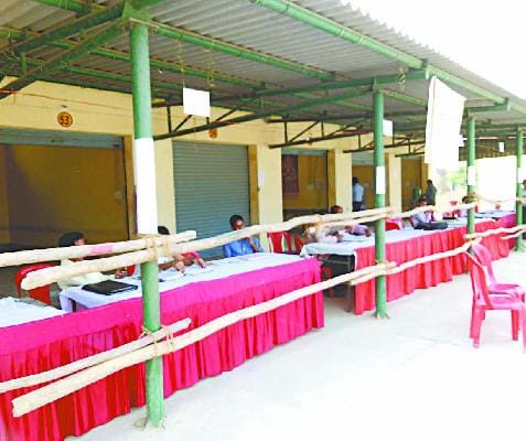 सूने रहे नामांकन काउंटर, पर्चों की बिक्री शुरू