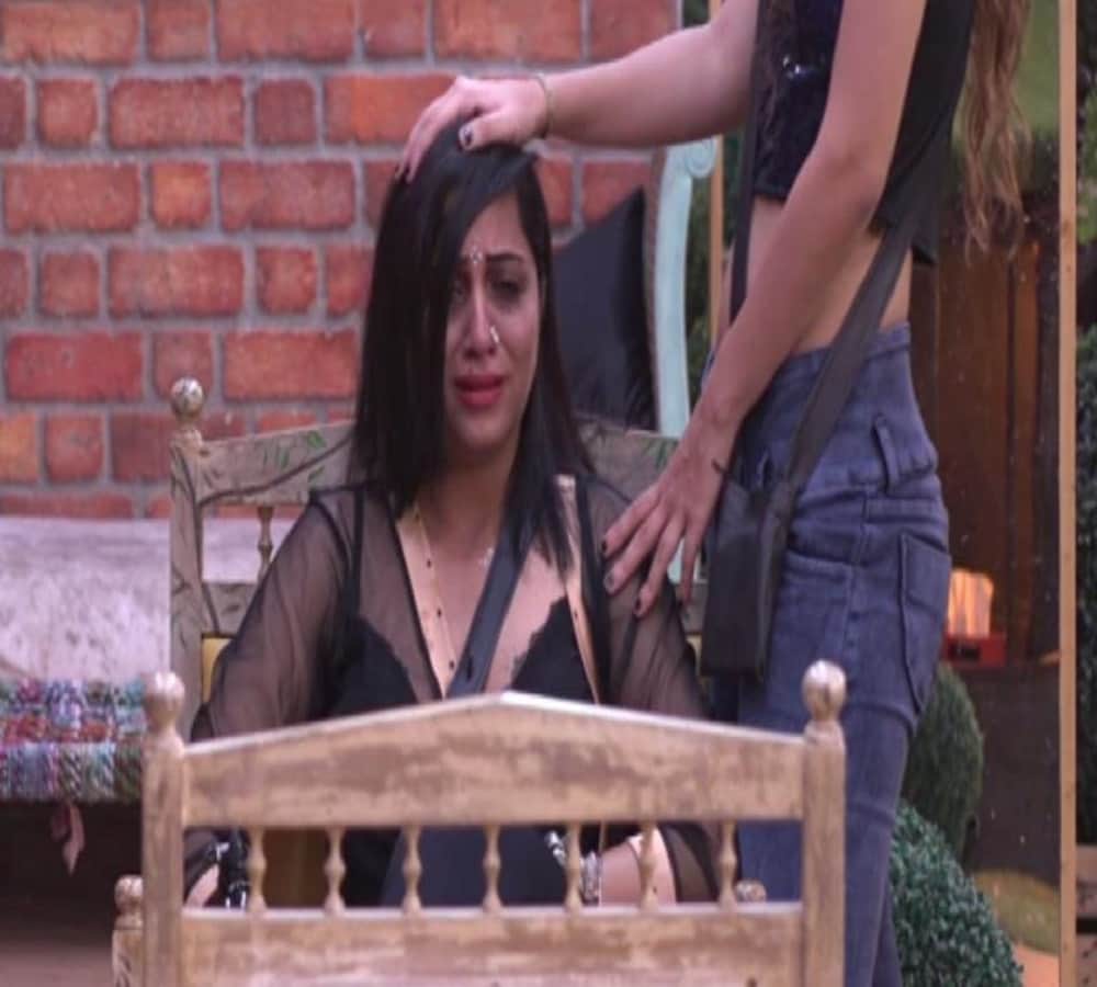  fir against priyank and sapna after revealation about arshi khan in bigg boss 11