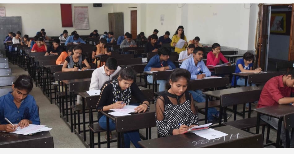 scholarships will be increased for the students of class 9 and 10
