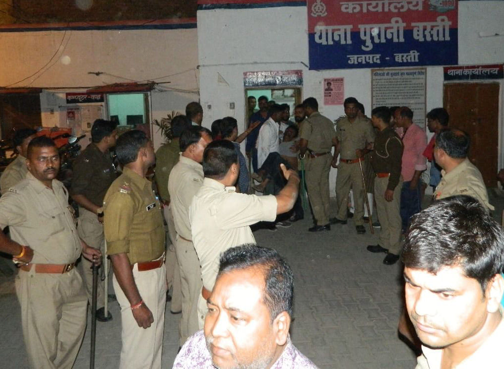 people entered in thana and beat so