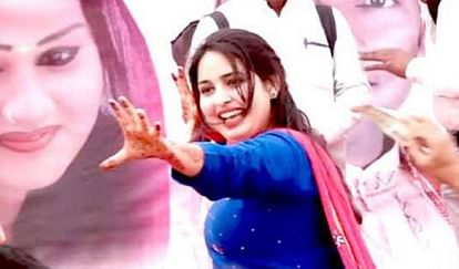 414px x 243px - à¤‡à¤¸ à¤¡à¤¾à¤‚à¤¸à¤° à¤¨à¥‡ à¤²à¥€ à¤¸à¤ªà¤¨à¤¾ à¤šà¥Œà¤§à¤°à¥€ à¤•à¥€ à¤œà¤—à¤¹, à¤®à¤šà¤¾ à¤°à¤¹à¥€ à¤¦à¤¿à¤²à¥à¤²à¥€-à¤¹à¤°à¤¿à¤¯à¤¾à¤£à¤¾ à¤®à¥‡à¤‚ à¤¬à¤µà¤¾à¤² -  Haryanvi Singer Dancer Gori Rani Takes Sapna Chaudhary Place In Delhi  Haryana - Ent