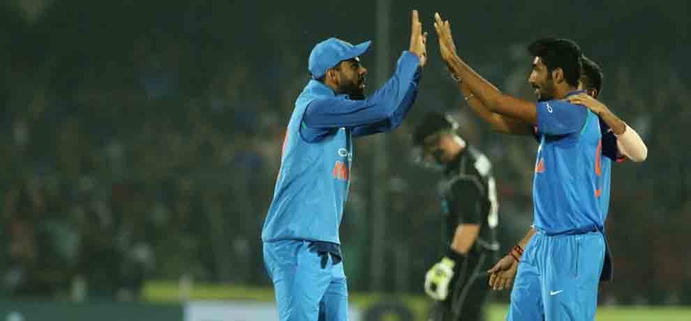ms dhoni gets tom latham with his smartness bumrah completed run out