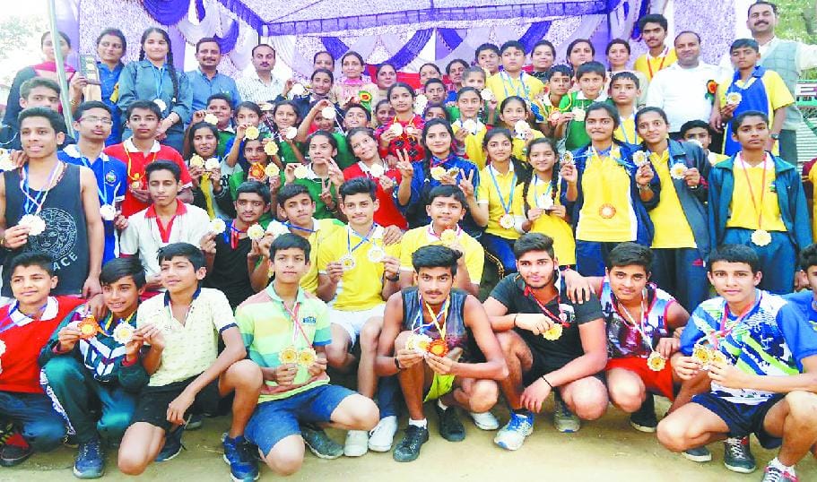 ग्रीन हाउस को मिला ऑल राउंड बेस्ट का खिताब