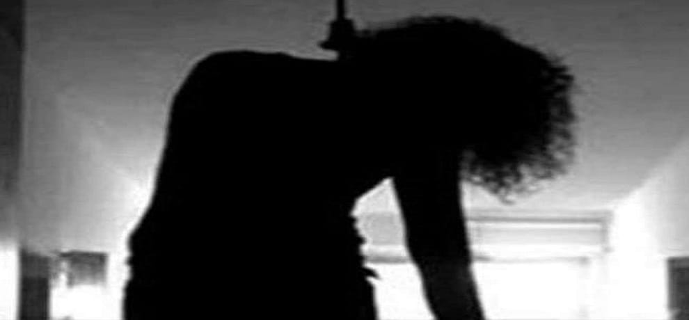 Honor Killing in Bihar, dead body of two sisters found hanging on tree