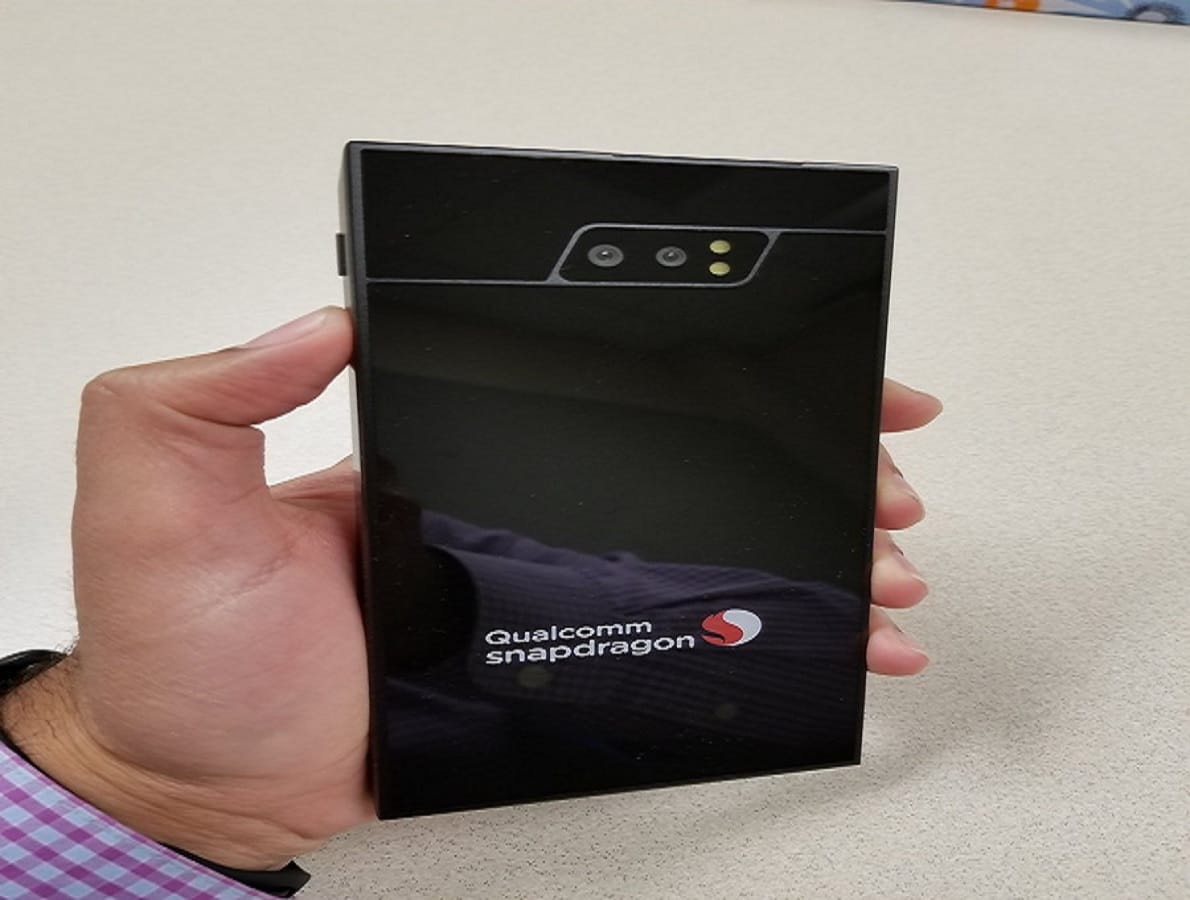 Worlds 1st 5G smartphone Qualcomm employee shows off 