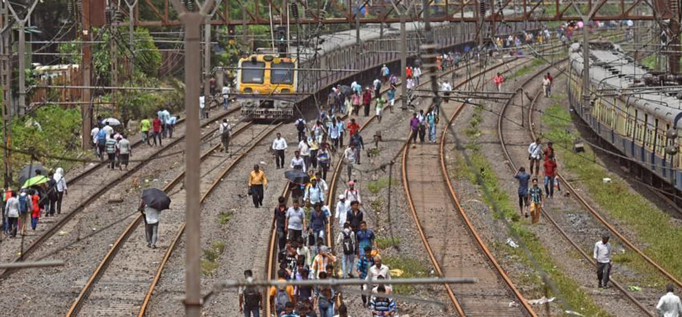 how much land does Indian government own in india 9 times the size of Delhi
