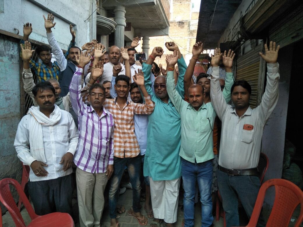 देसी शराब की दुकान खोलने का विरोध