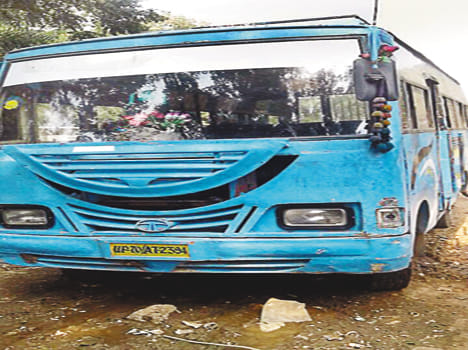Ambulance driver dies from moving bus
