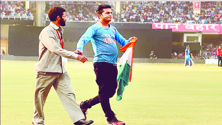 young man jumped in ground to meet kohli