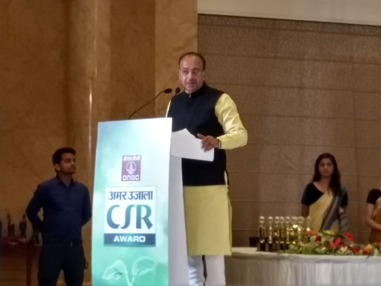 Vijay Goyal shared photos of Amar Ujala CSR award ceremony on twitter