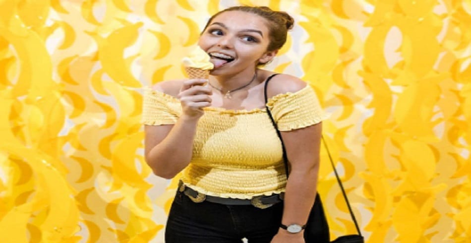 19 years old Dana Williamson earns lakh rupees while eating donuts 