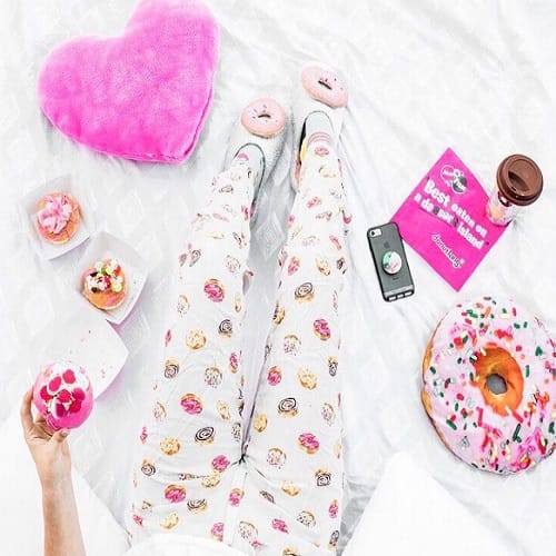 19 years old Dana Williamson earns lakh rupees while eating donuts 