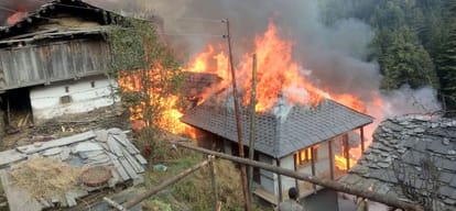 26 house on fire in balichowki of mandi himachal