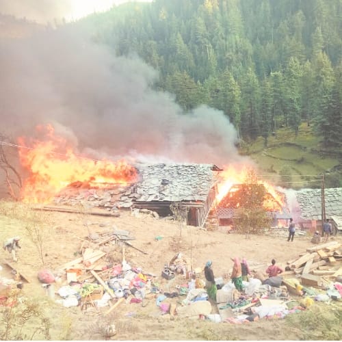 26 house on fire in mandi himachal