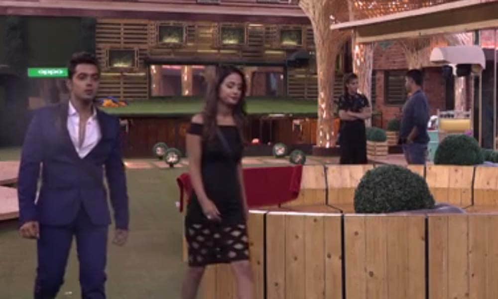 bigg boss contestant and tv actress hina khan feeling uncomfortable with black outfit
