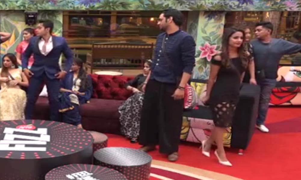 bigg boss contestant and tv actress hina khan feeling uncomfortable with black outfit