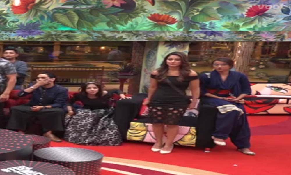 bigg boss contestant and tv actress hina khan feeling uncomfortable with black outfit