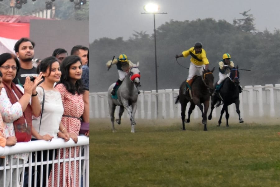 pics of horse race in Lucknow.