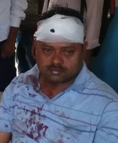 1.54 lakh looted by businessman going to deposit Rupees to bank