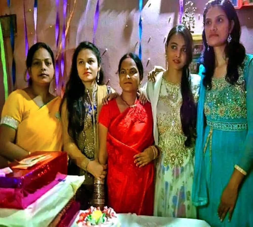 know how can be a daughter of a peon reaches in bigg boss 11