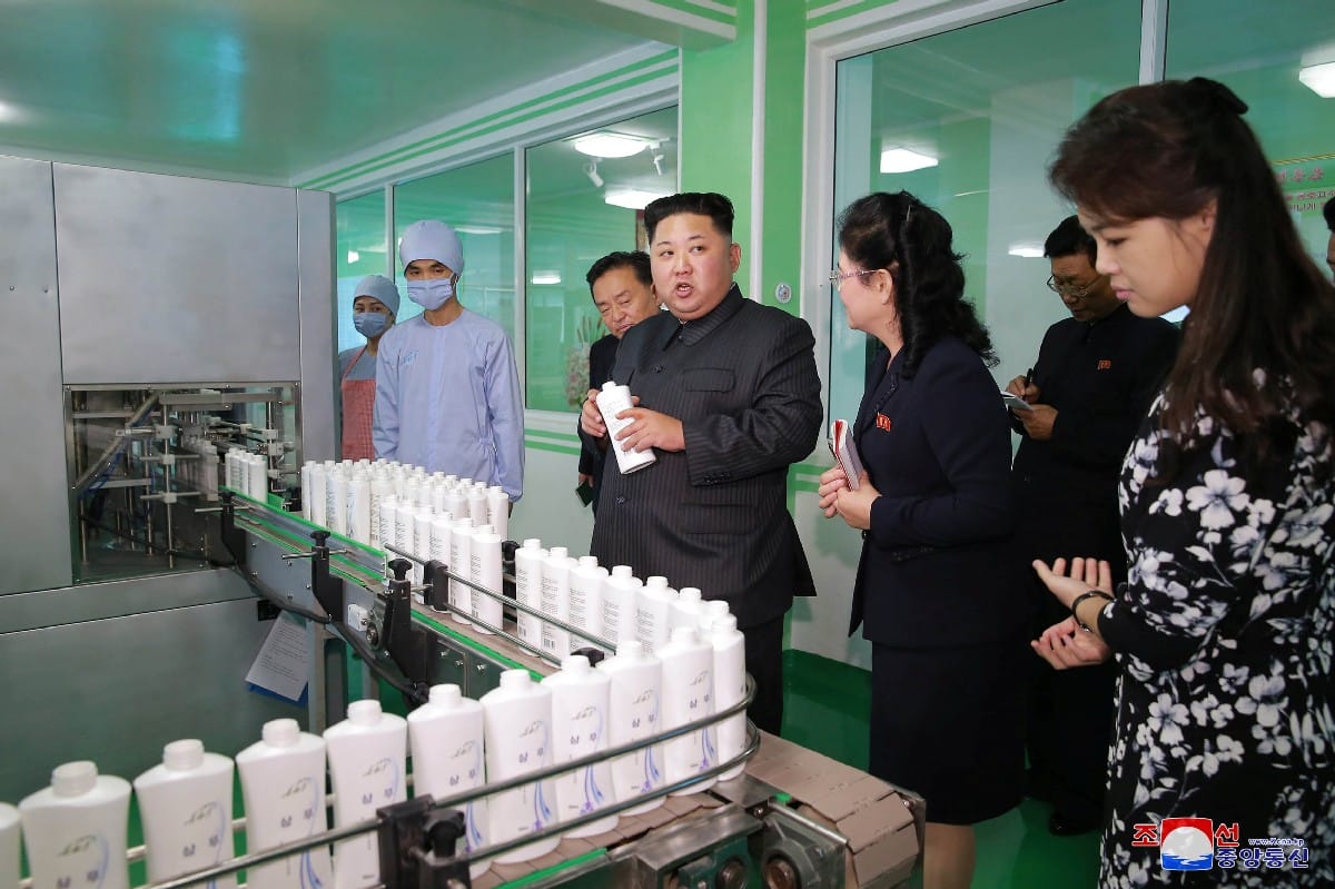 Kim Jong Un will walk across border for summit to meet with Moon