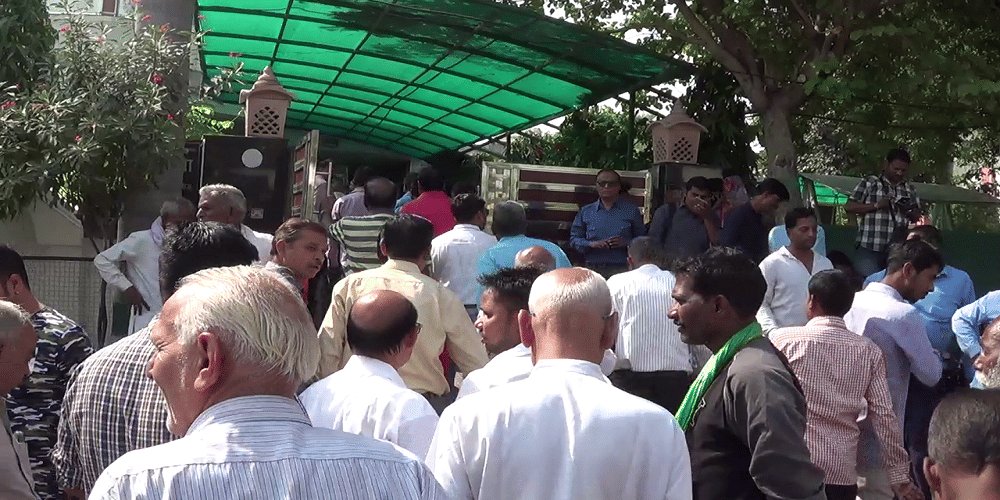 people taken out their protest outside of mp-s house in kota 