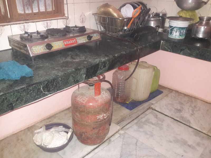 father in agra planned to make murder of daughter a suicide