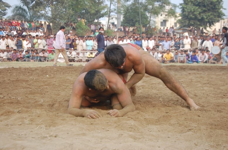 Suraj defeats Jagga in wrestling